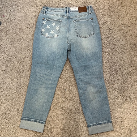 Judy Blue Star Bright Boyfriend Jeans - Picture 9 of 14